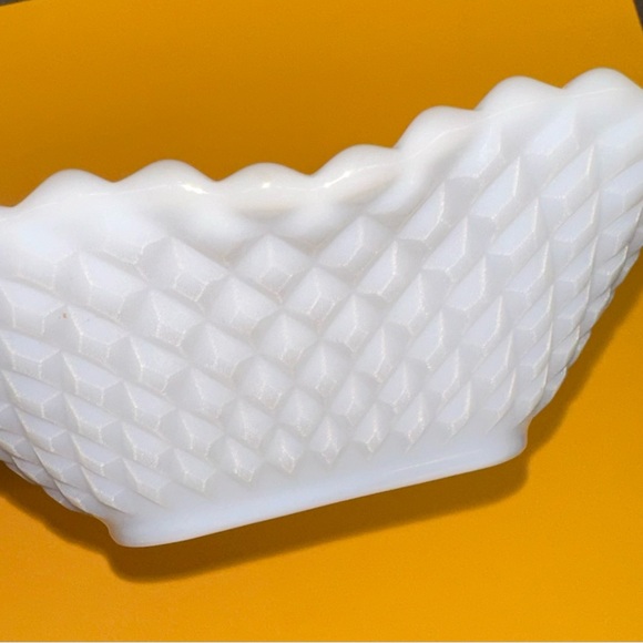 Vintage Hazel Atlas Diamond Ruffled Edge Milk Glass Candy Diah - Picture 4 of 6